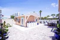 Beach Condo & Pool Relaxing Getaway! Short Stride to Beach, Pet Friendly. Unit 5