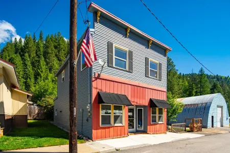 MULLAN HUNTER - SKI BIKE ATV - PETS -  THE CLOSEST TO LOOKOUT PASS HIAWATHA!! Отели в г. Маллан