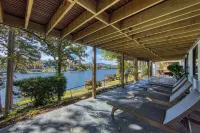 Modern Mid-Century Vacay Home