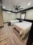 Eagle River Retreat~hot tub~riverfront!