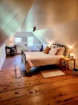 Centrally located MidCoast country farmhouse suite, just 20 minutes to Route 1!