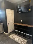 Beautiful Home! 75 in TV & Wifi for free New Property Close to Downtown.