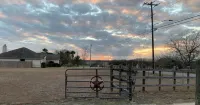 Heart of New Braunfels within minutes to Gruene, Schlitterbahn and downtown.