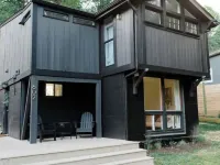 The Mac House - With a Hot Tub!