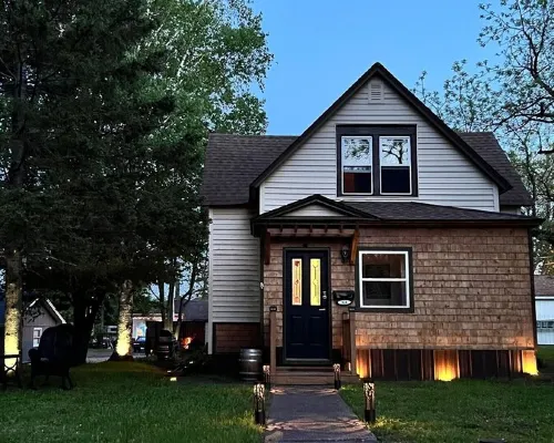 Charming Cottage! - 3 Bedrooms, 4 Beds, 2 Full Baths, 6 Adults Hotels in Two Harbors