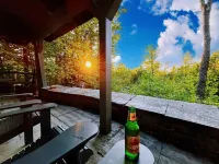 Secluded Mountain Retreat: 5 Mins to Stratton Skiing, Sauna, Firepit, Views