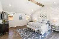The Palm - East Beach Private Retreat - Saltwater Pool, Hot Tub, Beach Access!