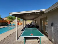 Spacious, FREE Private Heated Pool, Great Location! 10+ Guests & Pet Friendly