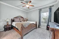 Flourishing Palm Place 3 BR 2 BA near XNA