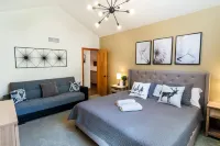 Hot Tub, Pool, Game Room and more fun for the whole family