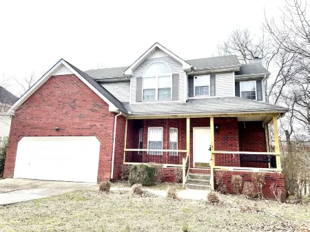 Spacious Home 18 miles from Nashville