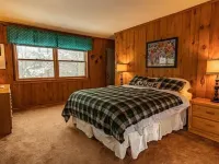 Forest Lane - Roomy Mt Snow 5 Bedroom Home with Hot Tub! Hotels in West Dover
