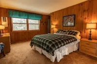 Forest Lane - Roomy Mt Snow 5 Bedroom Home with Hot Tub!