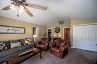2BR/2Bth, walking to Holiday World. Outdoor grilling area. Family Friendly!!