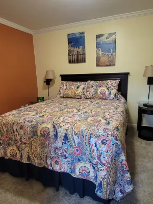 Private Entrance with off street Carport Parking! Hotels near Clinton Plaza