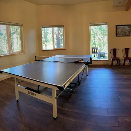 Three-Bedroom House w/ Large Deck & Stunning Mountain Views! Sleep up to 8