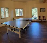Three-Bedroom House w/ Large Deck & Stunning Mountain Views! Sleep up to 8