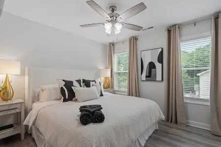 New! Modern Downtown Durham Haven~Duke~NCCU