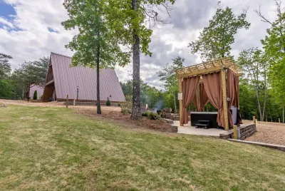 Eagles Rest Cabin w/Hot Tub - Sleeps 6