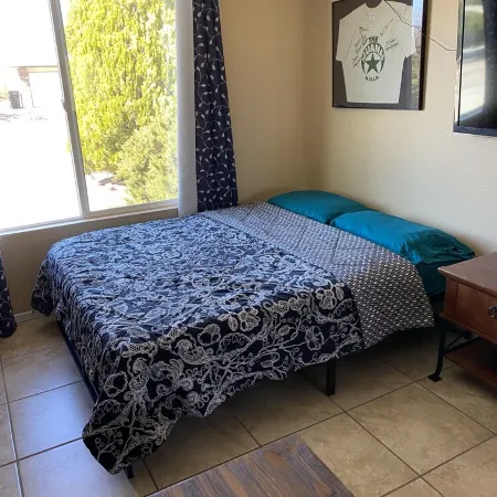 Stay With Us in Rio Rancho! Balloon Fiesta Shuttle Close. 2 REAL QUEEN BEDS!