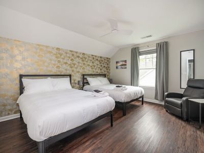 7BR - Family Friendly Stay ~10 mins from Airport