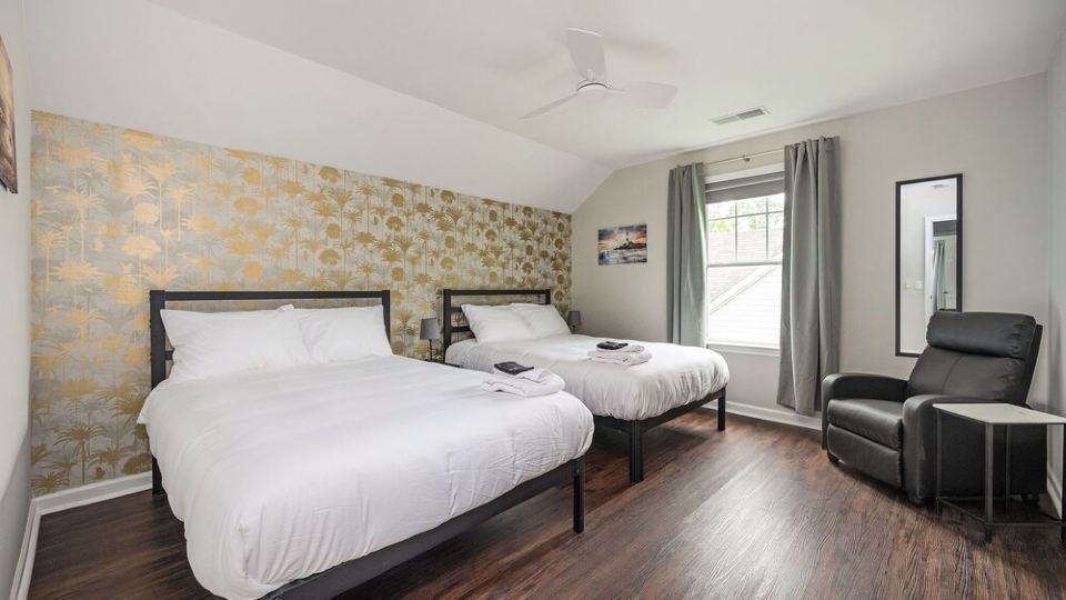 7BR - Family Friendly Stay ~10 mins from Airport