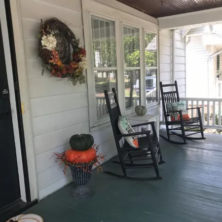 Pet friendly remodeled bungalow home just two blocks from Washington Park.