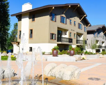 THE MCCALL HIDEAWAY - Cozy Downtown Retreat Hotels in McCall