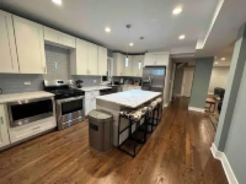 Oak Park 3000 sq ft, sleep 16 奧克帕克酒店