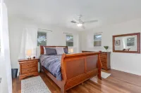 Newly Remodeled Modern Farmhouse on an Acre Hotels near Nana's Attic