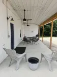 3 bedroom! Wifi! Huge covered patio! Kitchen! Private parking!