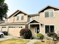 5Br Home, Fire Place, & Plenty of Space! 30 mi from Lumen Field Hotels in Sumner
