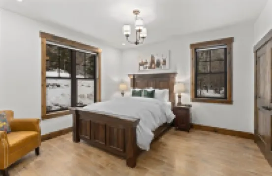 Gorgeous mountain getaway - VIEWS - HotTub - Private - Wildlife - Close to town