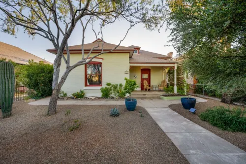 Beautifully furnished historic home with heated pool close to Downtown Tucson.