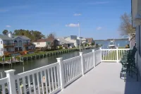 CANAL FRONT - GREAT VIEWS - 5 BDRM, 3&1/2 BATHS, 2 KINGS, GOLF, RELAX...