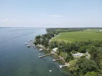 75 Ft Of Private Lakefront!