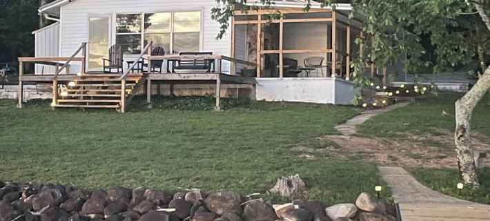 Lakefront home on the main channel w/ beautiful view and a boat ramp next door! Hotels in Rhea County