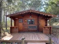 Fancy Fireflies - Charming studio cabin amidst the trees right on Lake Hayward!