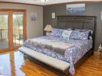 Pristine lake house offering watersports, gameroom favorites, and stunning view Hotels in Clines