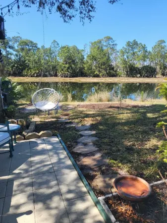 Relaxing waterfront property, 10 minutes from the beach