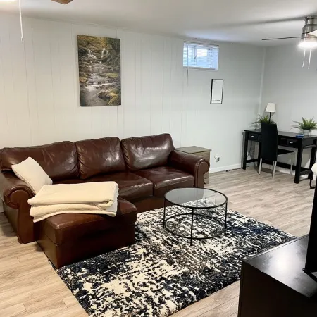 12 min to Downtown! Child&Pet Friendly , Fully Stocked Kitchen, W/, Back