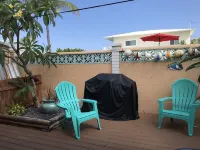 Convenient central Marathon location, canal view.