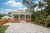Vilano Beach Vacation Stop. 2 masters, Private Heated pool, Steps to the Beach!