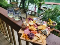 Beautiful River Front Cabin with Private Dock! Perfect spot for Trout Fishing!