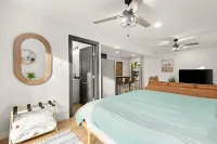 Couple's Lake View Getaway! - Kayaks, Paddle Boards + Pet Friendly -