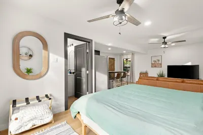 Couple's Lake View Getaway! - Kayaks, Paddle Boards + Pet Friendly -