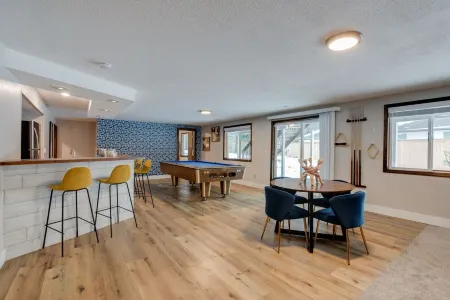 Evergreen Retreat - Large 6 Bedroom Home