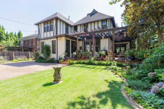 Luxury and Old World Charm in Historic Midtown