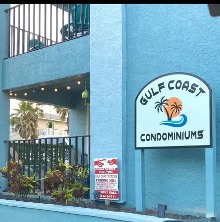 BRIGHT BEACH BUNGALOW New with Heated Pool! Отели рядом с достопримечательностью «Sea Turtle, Inc.»