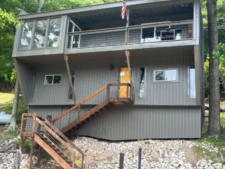 Pelican's Perch Waterfront Cabin in East Port with Boat Dock